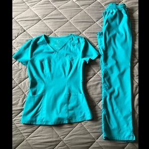 Jaanuu scrub set